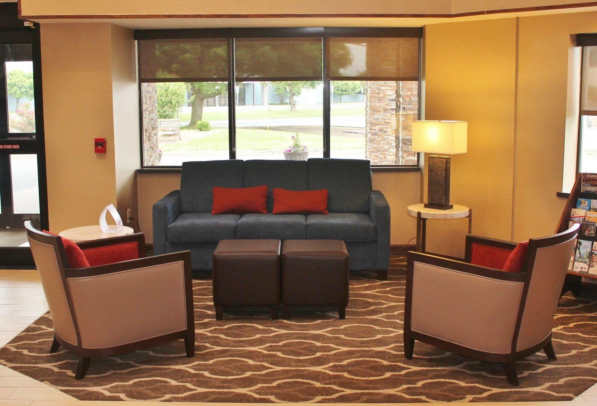 Comfort Inn & Suites West Springfield Exterior photo