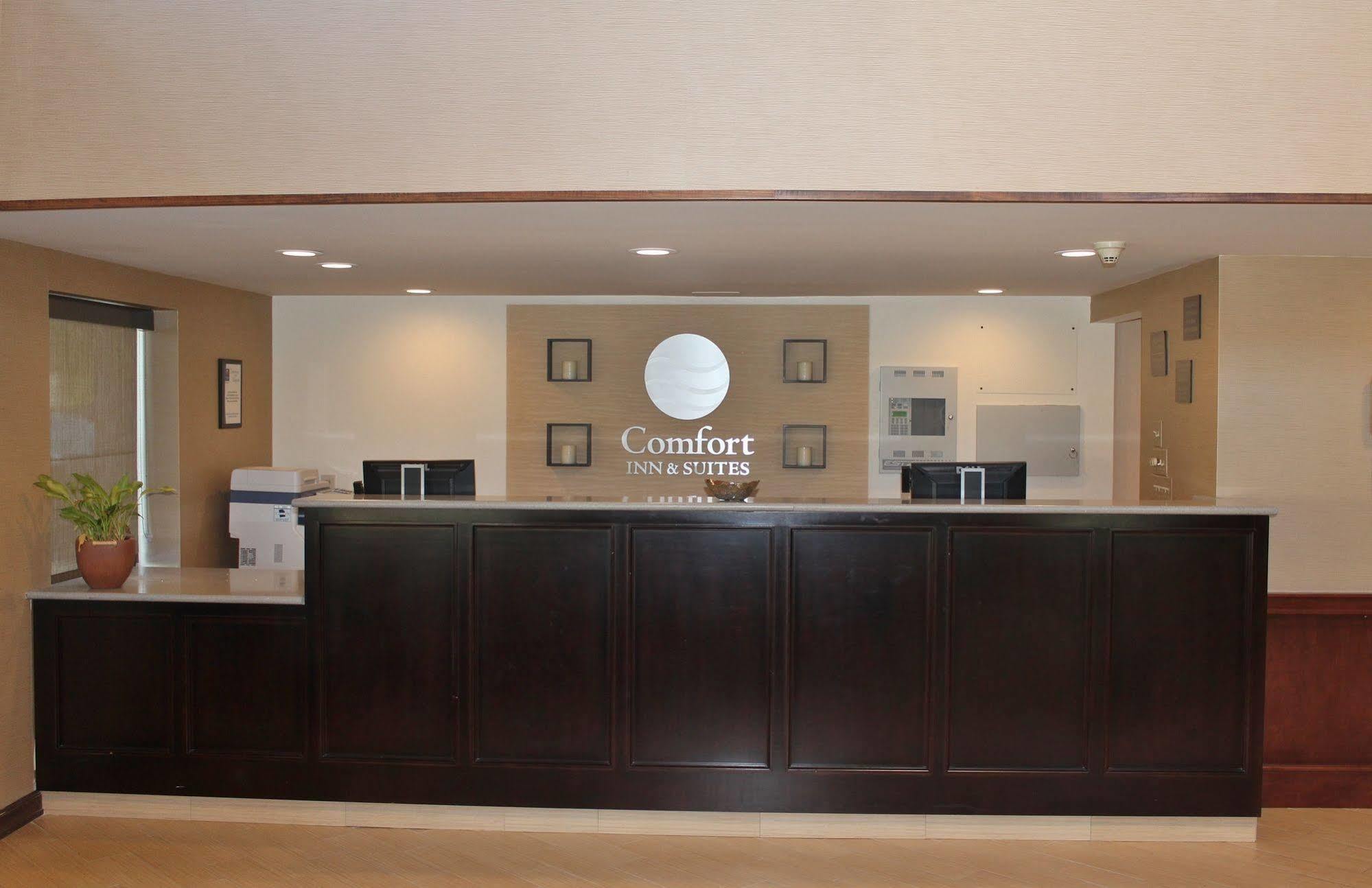 Comfort Inn & Suites West Springfield Exterior photo